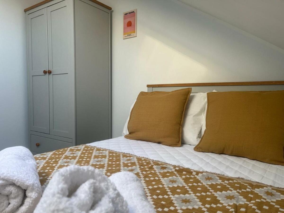 4 Fitzroy Avenue Apartment