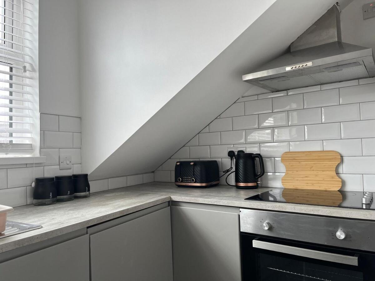 Apartment 4 Fitzroy Avenue *