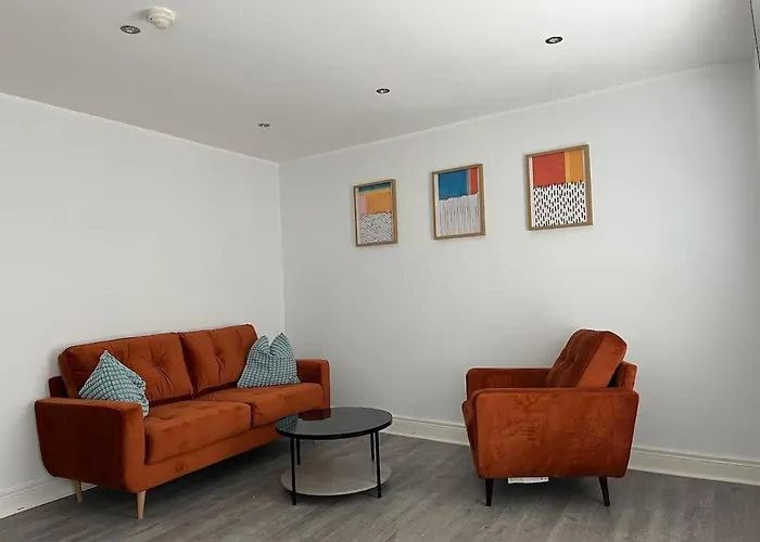 Apartment 4 Fitzroy Avenue